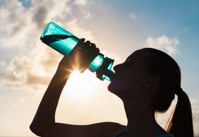 Hidratação e Saúde: Por que Beber Água Muda Tudo no Seu Corpo 1 Bebeu agua saiba importancia da hidratacao na pratica esportiva