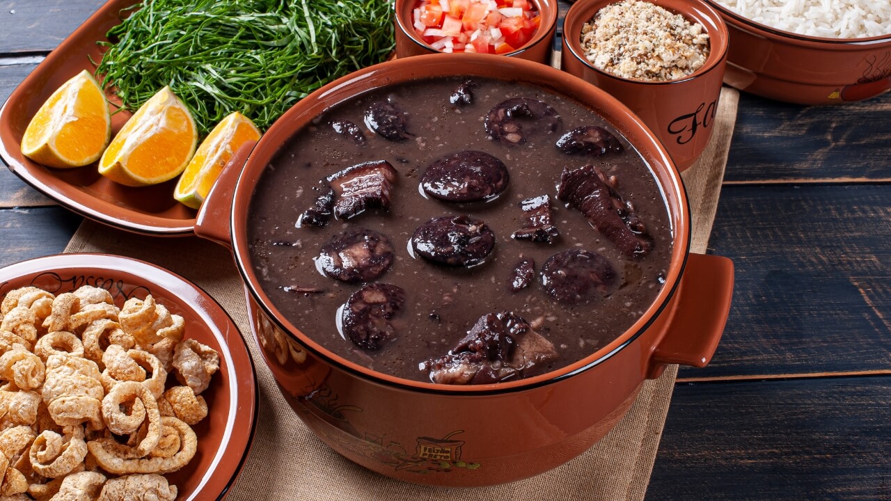 Feijoada Completa Brasileira 5 Receita de Feijoada Completa Simples e Saborosa na sua Mesa