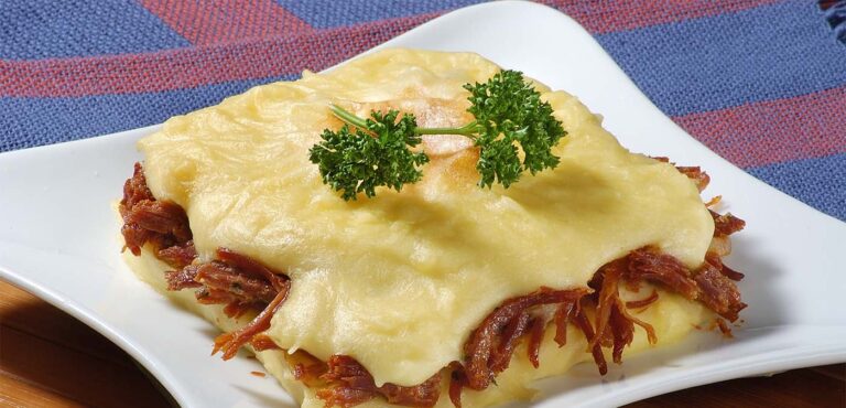 escondidinho com carne seca